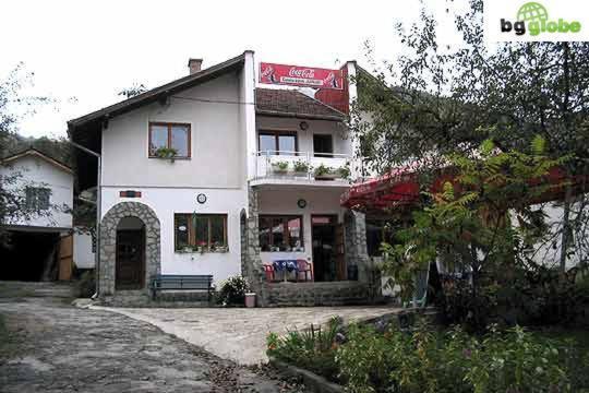 Самостоятелни стаи в къща за гости Балкан Рибарица Экстерьер фото